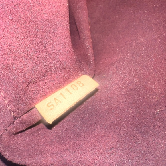 Louis Vuitton Hobo Style Bag - Picture 6 of 11